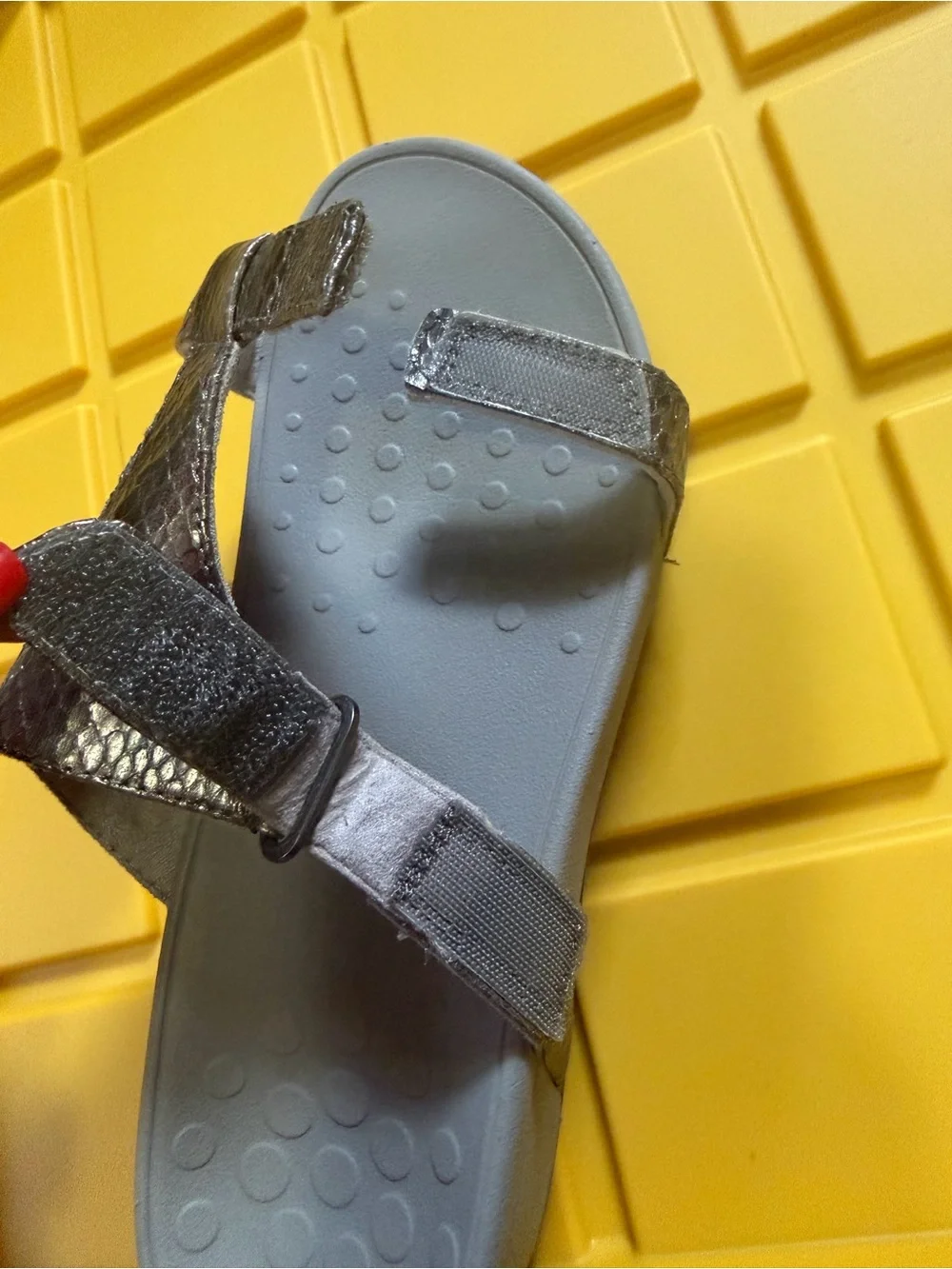 Vionic Metallic Silver Snake-Print Slide Adjustable Sandals women’s size 7